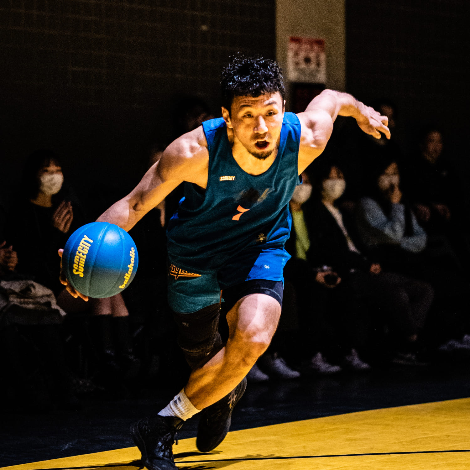 K-TAのプロフィール写真:試合中にドリブルをしている様子の写真